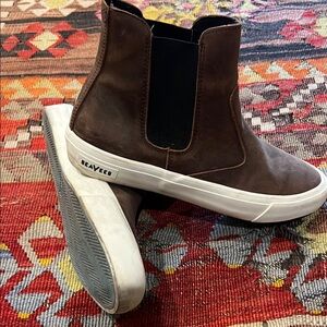 Brown Sneakers with Thick Rubber Sole and Classic Design